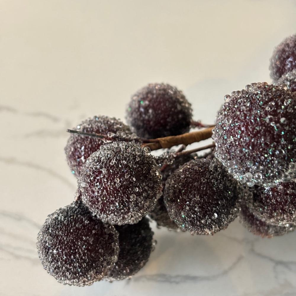 Set of three artificial beaded/ sugared grape vines in purple - Picture 7 of 8